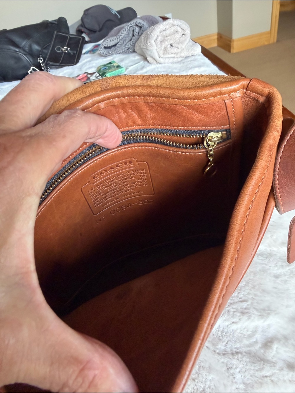 Vintage, Coach Leather Crossbody Bag - Picture 7 of 11